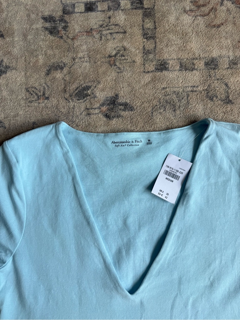 Abercrombie & Fitch Long Sleeve V-Neck Top – Light Blue - Picture 4 of 8